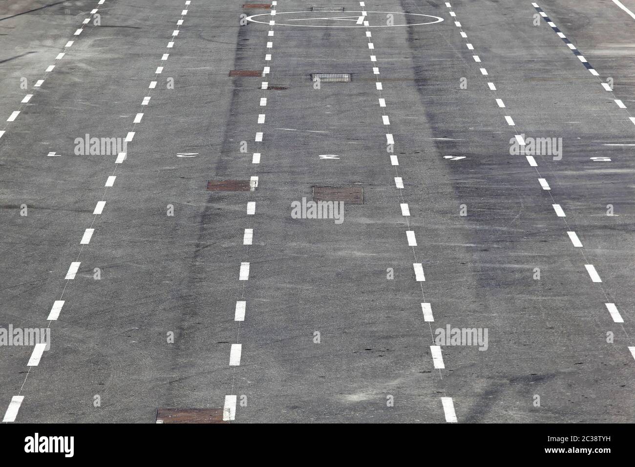 White racetrack lines on pavement street floor Stock Photo - Alamy