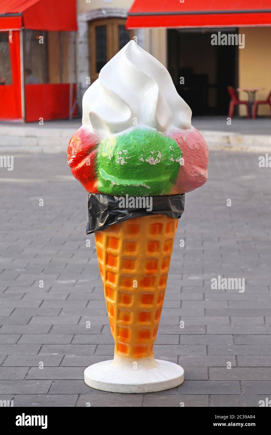 Big 3d ice cream mockup at street Stock Photo - Alamy, image size:866x1390