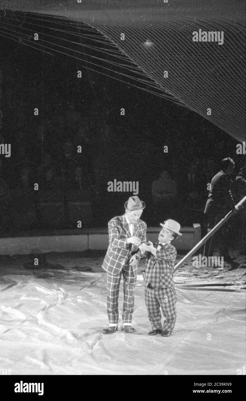Circus clowns ring hi-res stock photography and images - Alamy