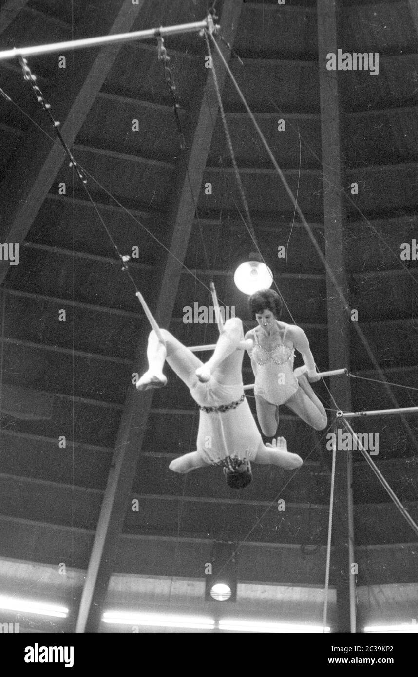Two acrobats on trapeze Black and White Stock Photos & Images Alamy