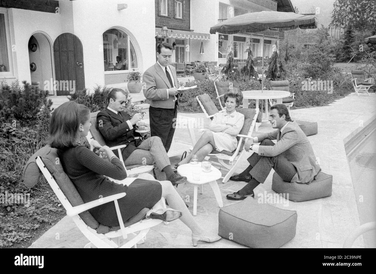 Prince Michael of Prussia (2nd from left) with his later wife Jutta (2nd from right) in the Hotel Alpina in Garmisch in 1966. Stock Photo