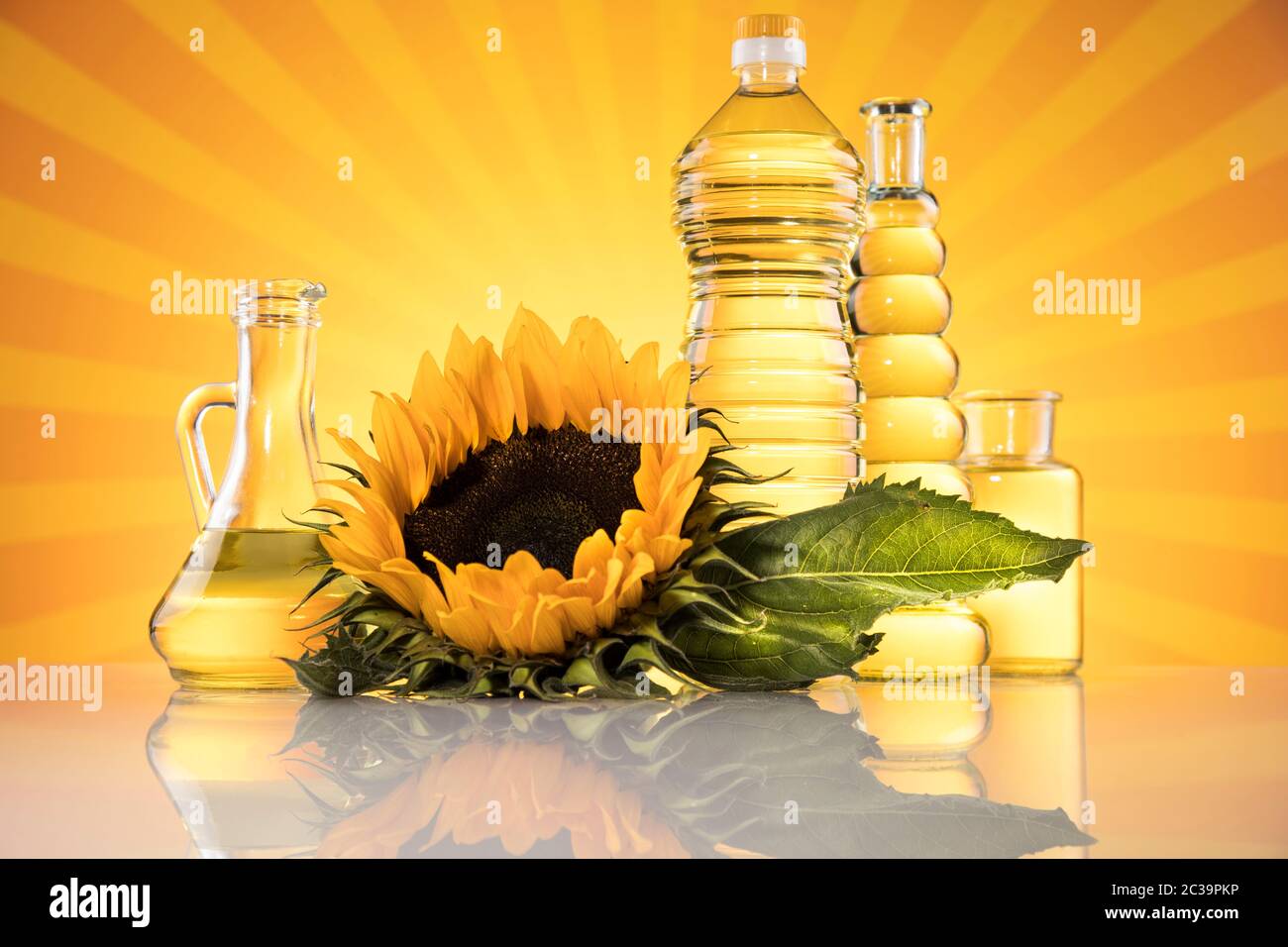 Оливковое масло испания производители. Персиковое подсолнечное оливковое масло. Испанское масло. Оливковое масло фон. Персиковое подсолнечное оливковое масло.