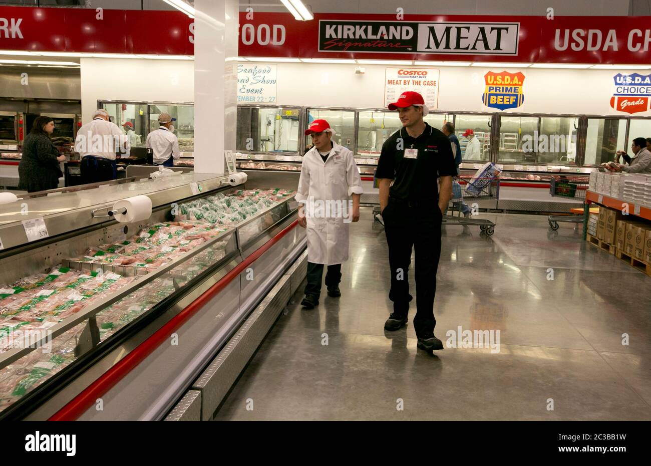 Costco Costco Warehouse Employees In The Fresh Meat Department Discuss Merchandise At A Newly Open Store In Cedar Park Texas C Mkc Daemmrich Photos Stock Photo Alamy