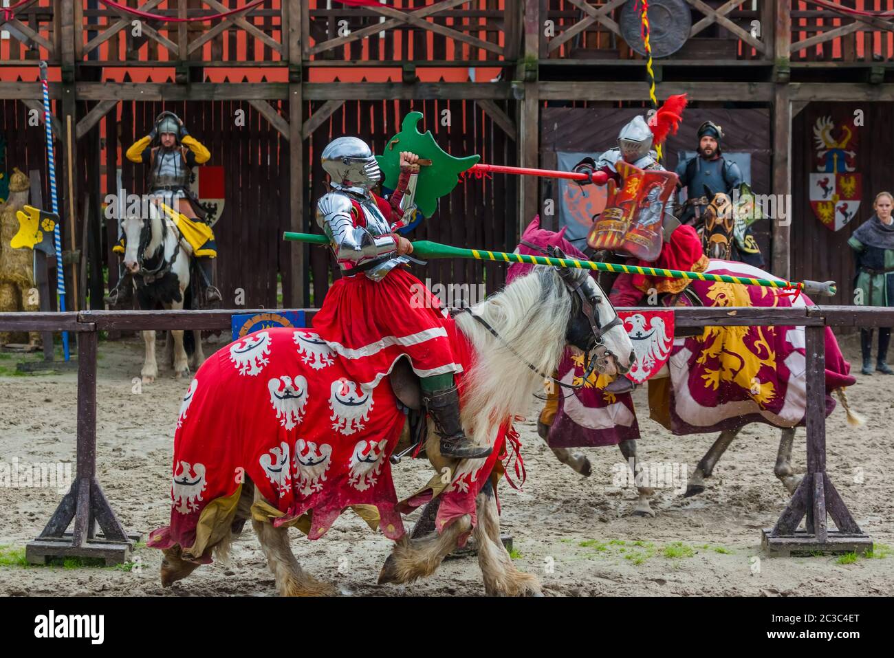 Knight horse castle hi-res stock photography and images - Alamy