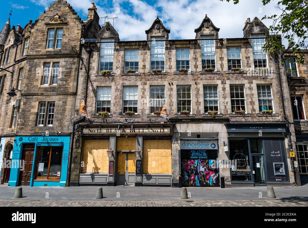 Edinburgh, Scotland, United Kingdom, 19th June 2020. Black Lives Matter Mural Trail: a new trail of artwork is developing at arts venues to support the BLM campaign initiated by arts producer Wezi Mhura. Pictured: artwork by the Graffiti Collective at Dancebase and the boarded up Black Bull pub in the Grassmarket Stock Photo