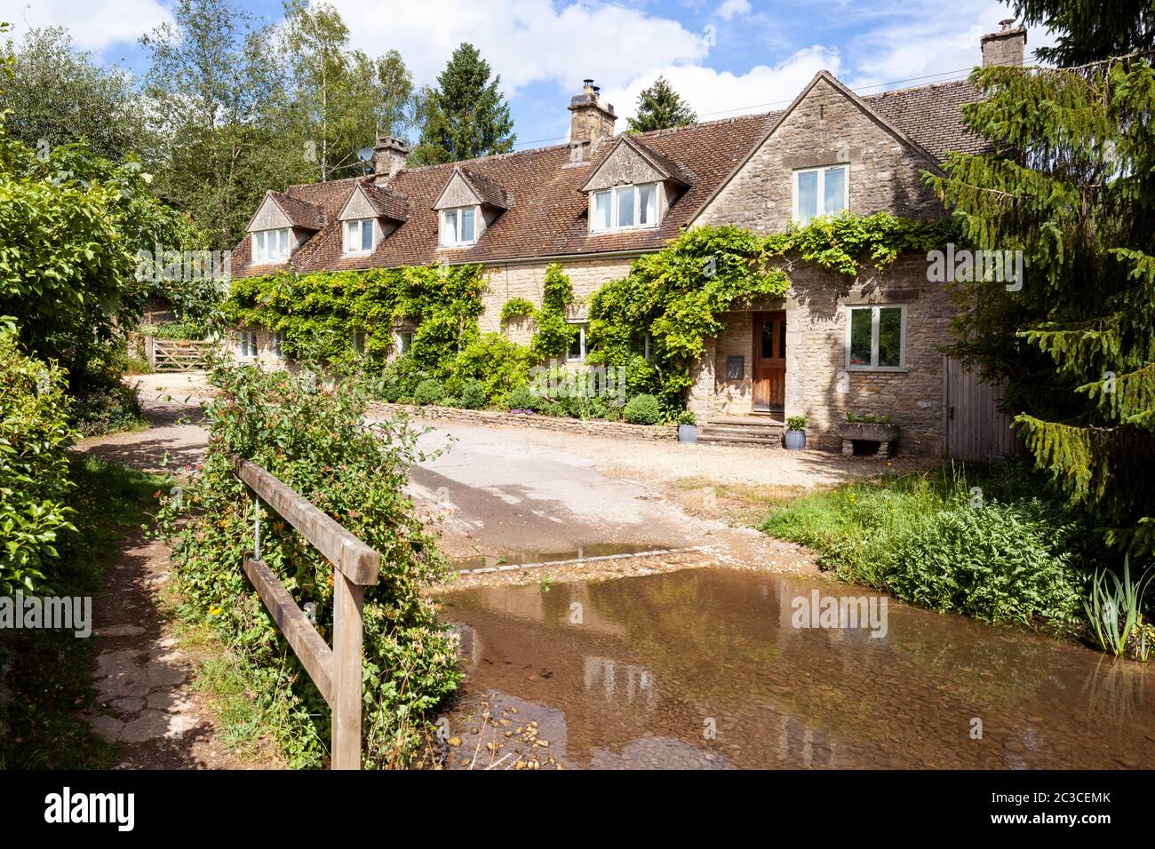 Cottages beside the ford in the Cotswold village of Duntisbourne Rouse, Gloucestershire UK Stock Photo