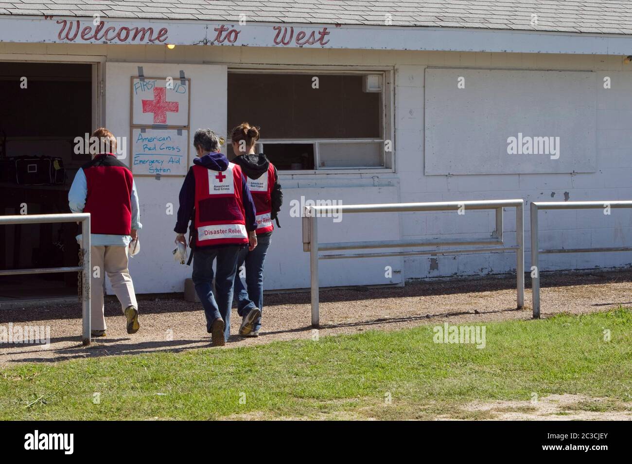West, Texas USA, April 19 2013: Volunteers with the Red Cross arrive to  to provide food, water, emotional support, and health services to those affected by the April 17 explosion at a fertilizer plant in West that killed 14 and damaged or destroyed hundreds of buildings ©Marjorie Kamys Cotera/Daemmrich Photography Stock Photo