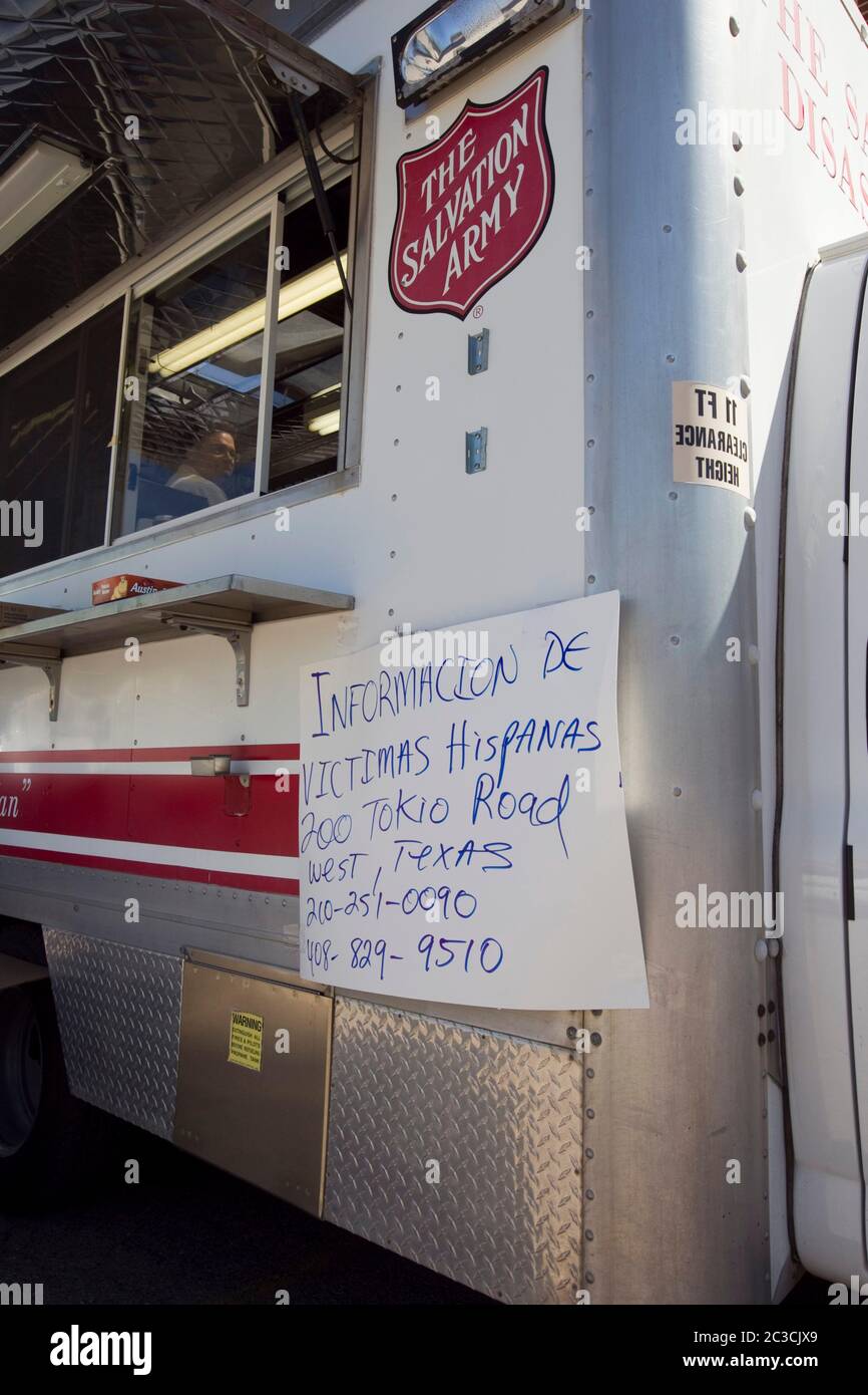 April 19, 2013, West, Texas: Handwritten sign in Spanish posted on a Salvation Army truck gives information and phone numbers for missing Hispanics after a fertilizer plant in the Central Texas town of West, Texas exploded, killing 14, injuring dozens and destroying or damaging hundreds of buildings. ©Marjorie Kamys Cotera/Daemmrich Photography Stock Photo