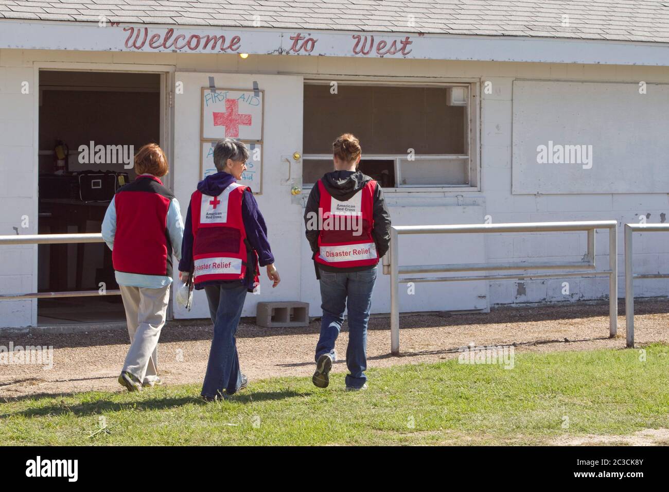 West, Texas USA, April 19 2013: Volunteers with the Red Cross arrive to  to provide food, water, emotional support, and health services to those affected by the April 17 explosion at a fertilizer plant in West that killed 14 and damaged or destroyed hundreds of buildings ©Marjorie Kamys Cotera/Daemmrich Photography Stock Photo