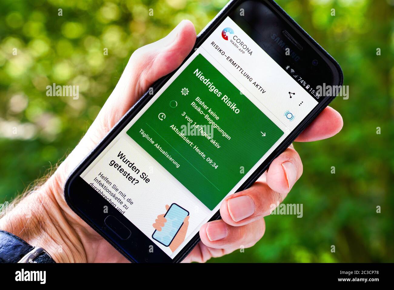 App Download High Resolution Stock Photography and Images - Alamy