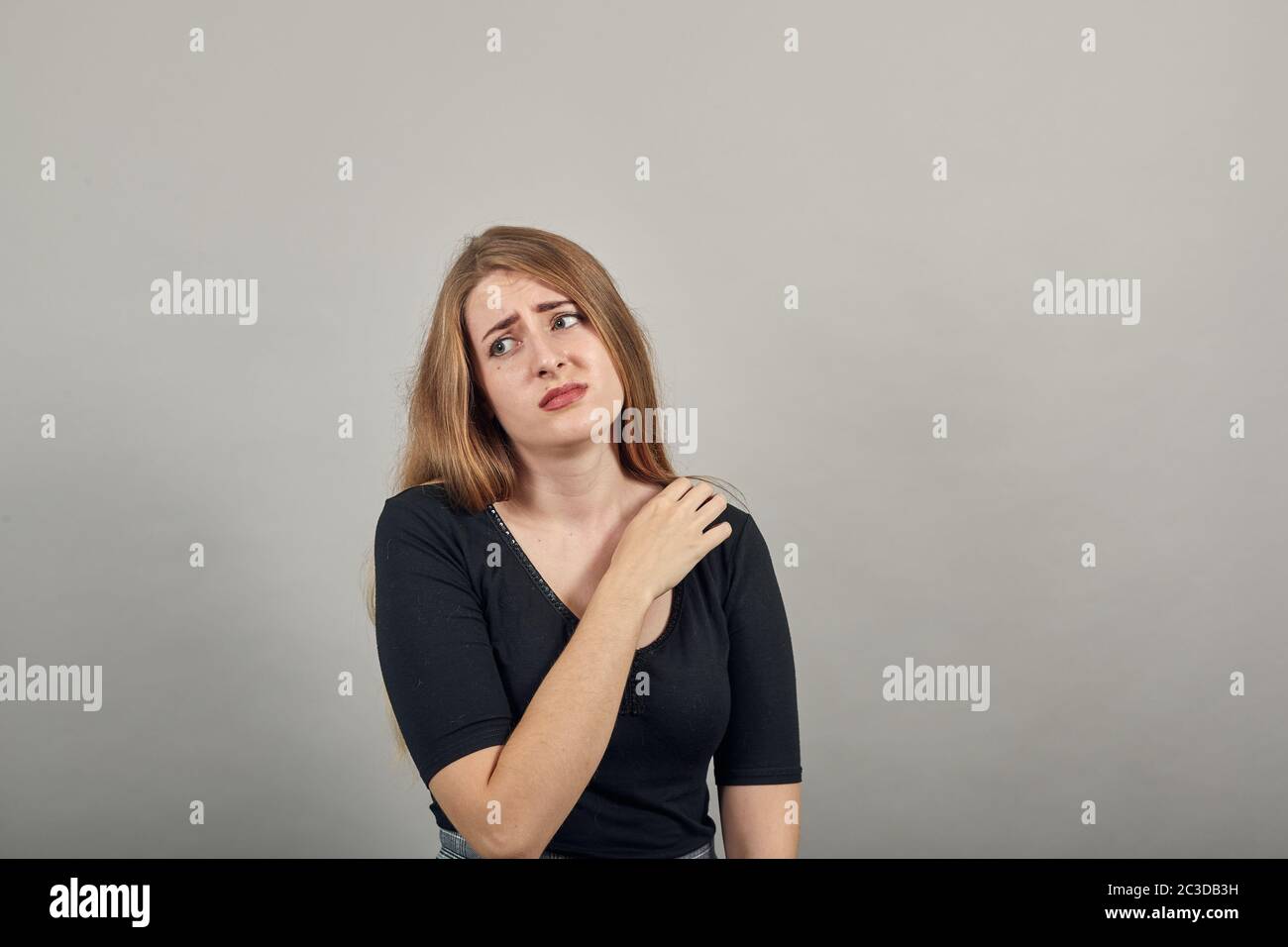 Holds the shoulder hurts, pain in my arm, sore point, problem with