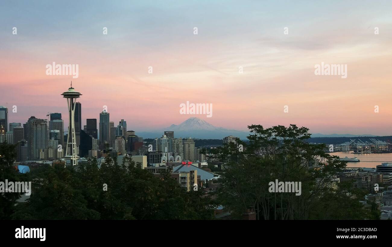 the space needle in seattle at sunset Stock Photo