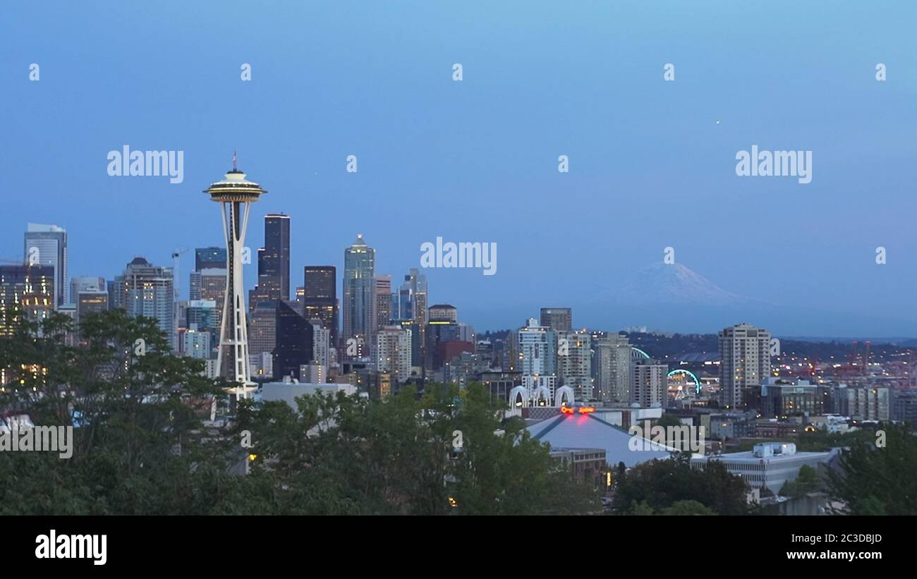 Seattle space needle dusk hires stock photography and images Alamy