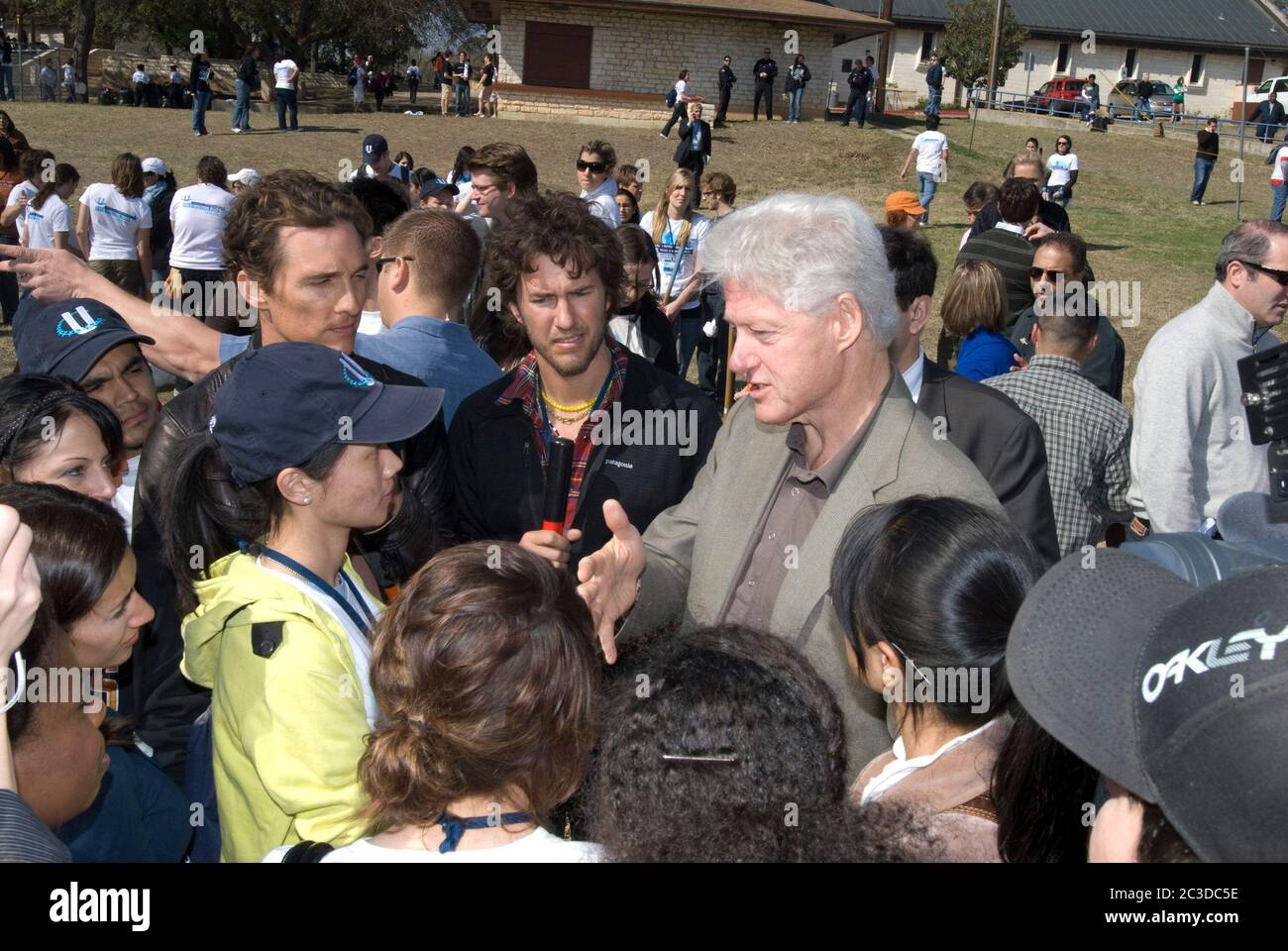 Austin, Texas USA, February 15, 2009: College students gather around former President Bill Clinton (center) and actor Matthew McConaughey at Rosewood Park in East Austin. The student volunteers were working on maintenance projects at the park as part of the Clinton Global Initiative's community service component. ©Marjorie Kamys Cotera/Daemmrich Photography Stock Photo