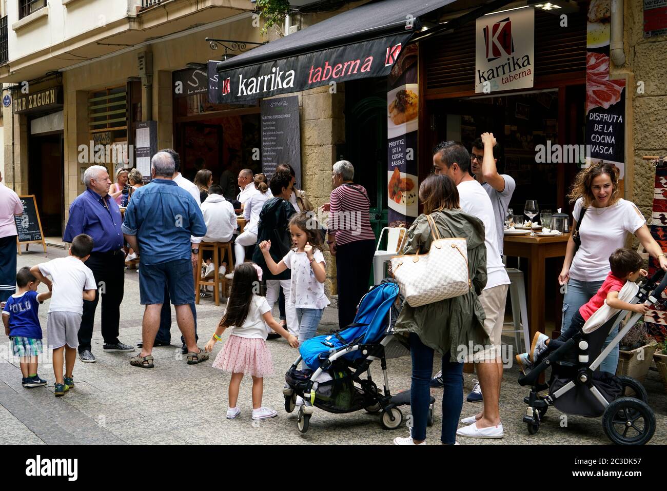Crowded Old Town street lined up with outdoor seating of Pincho bars, cafes and restaurants.Sen Sebastian.Gipuzkoa.Basque Country.Spain Stock Photo