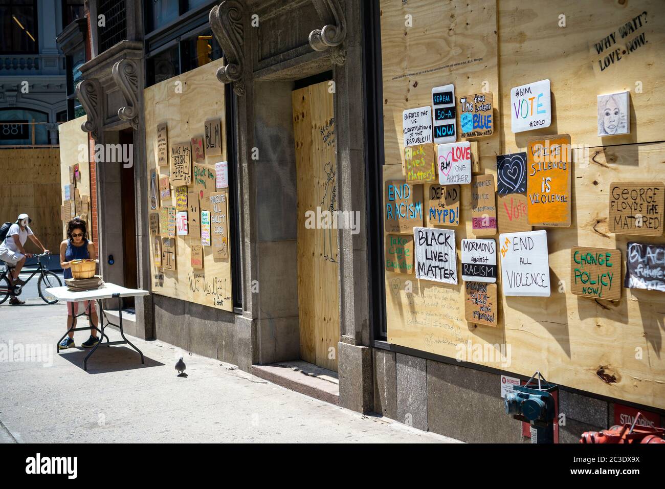 https://c8.alamy.com/comp/2C3DX9X/the-fish-eddy-store-in-the-flatiron-neighborhood-in-new-york-while-still-closed-displays-a-collection-of-black-lives-matter-diy-protest-signs-seen-on-wednesday-june-10-2020-richard-b-levine-2C3DX9X.jpg