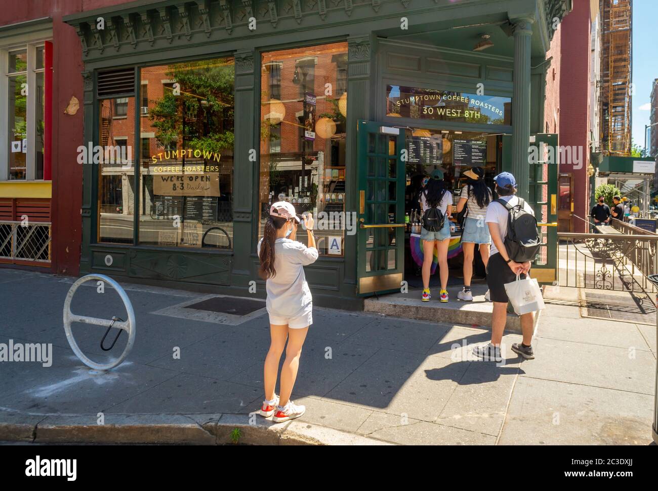 Line of customers outside of Stumptown Coffee Roasters in Greenwich Village in New York on Saturday, June 13, 2020 as the store is open for curbside pick-up during Phase One of the city’s reopening.  (© Richard B. Levine) Stock Photo