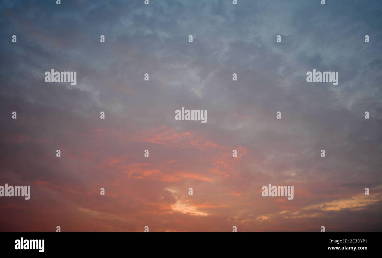Red clouds sky hi-res stock photography and images - Alamy