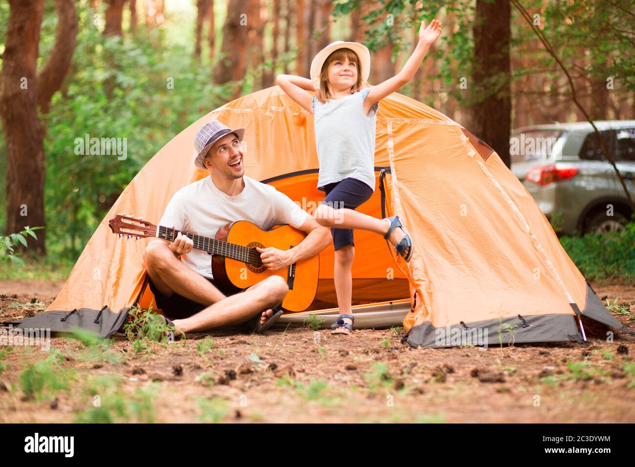 Dad daughter camping hi-res stock photography and images - Alamy