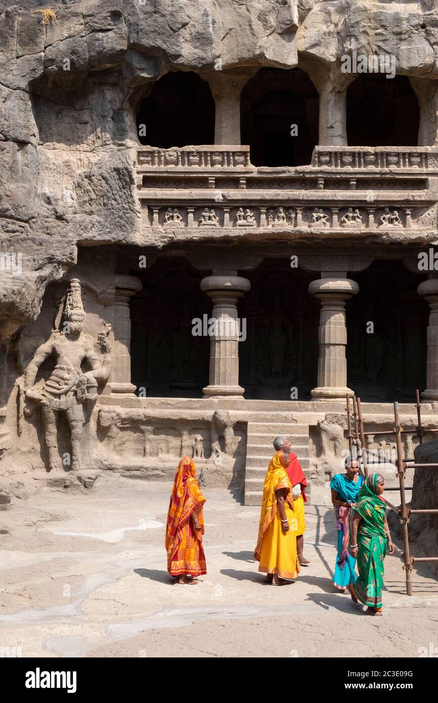 The Ellora Caves Cliff Temples Of India 25 Pics Ellora Cave City Places Around The World