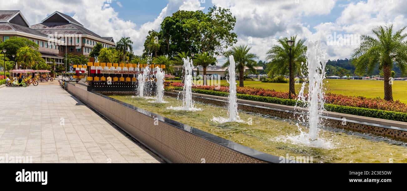 Welcome Fountain In The Makhota Golden Jubilee Park Malay Taman Makhota Jubli Emas In Close Vicinity To The Omar Ali Saifuddien Mosque In Brunei Stock Photo Alamy