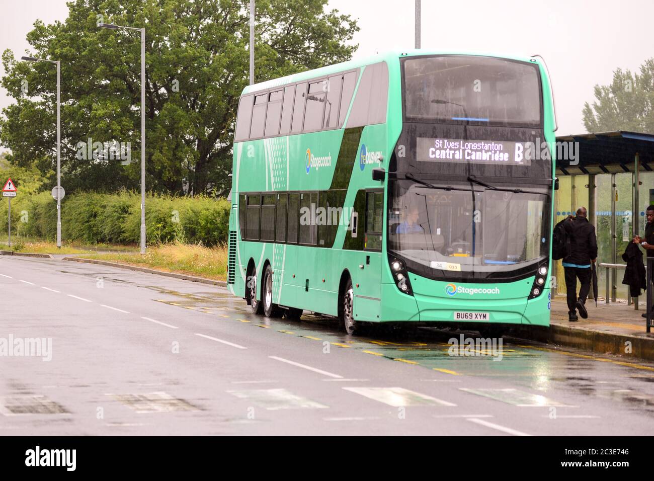 Bus Top Pull In Cambridge, uk 18-06-2020. Public bus pulling into bus stop to pick up ...
