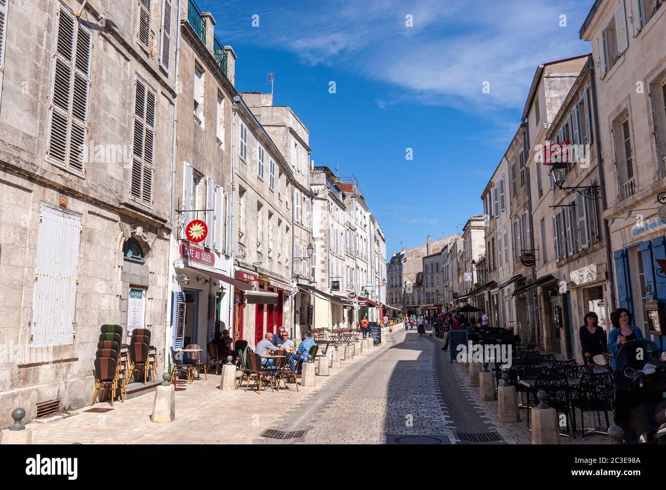 Rue St Jean du Pérot, La Rochelle, Nouvelle-Aquitaine, France Stock Photo -  Alamy