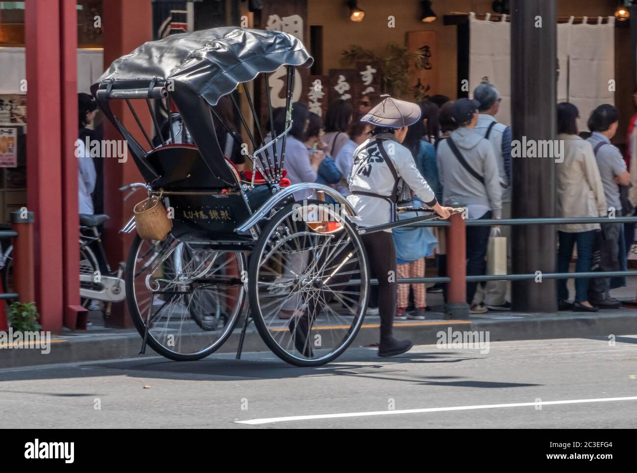 Rickshaw asakusa tokyo japan hi-res stock photography and images - Alamy