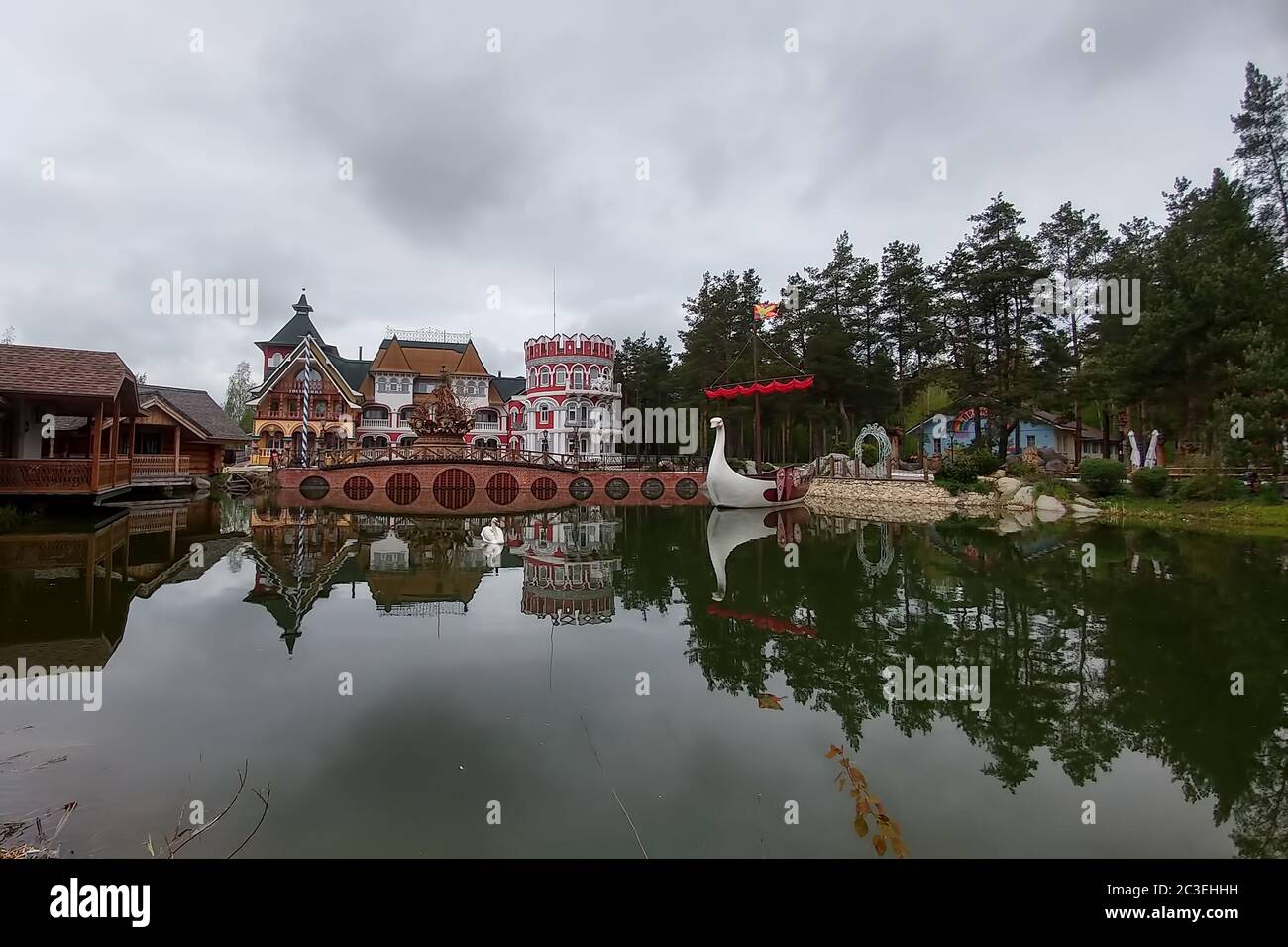 Ryazan, Russia - April 14, 2019: Bridge and lake of Ethnic hotel 'Как v staroy skazke' in Russian style. Hotel 'Like an old fairy tale.' Made in the ethnic Russian style and located in the forest. Stock Photo