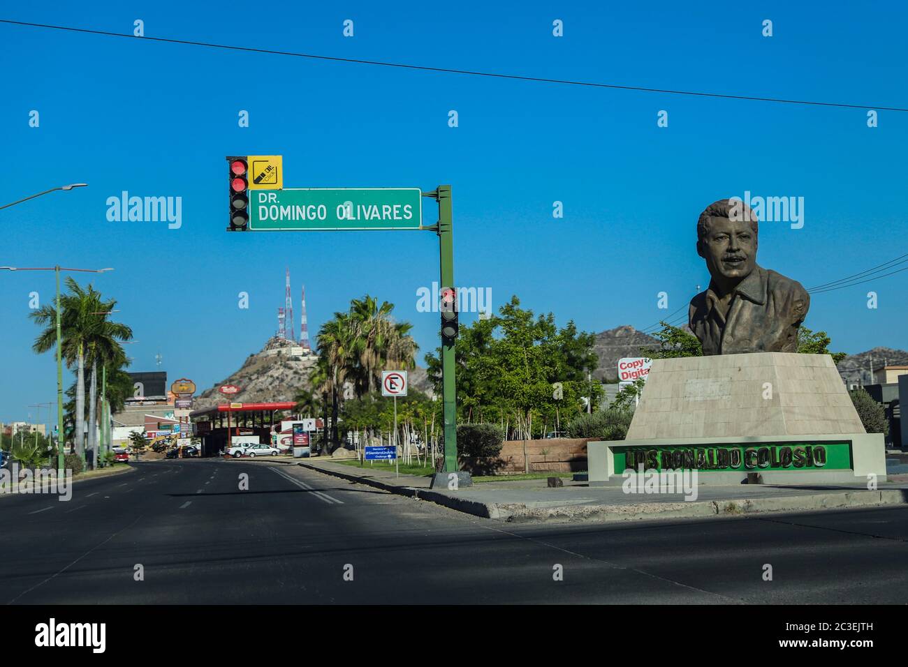 HERMOSILLO, MEXICO - JUNE 18:  The main streets and boulevards of the city center look lonely after starting the fines for motorists today, they do not have a pass that justifies circulating after 6 pm on June 18, 2020 in Hermosillo, Mexico. Lockdown restrictions ease as half of the states switch to orange level of alert and the capital amongst other states remain in red alert.  (Photo by Luis Gutierrez/Norte Photo). Calle Luis Donaldo Colosio, Estatua de Colosio, Pri, Martir , calle Domingo Olivares, Cerro de la Campana, verano en Hermosillo.    HERMOSILLO, MÉXICO - 18 DE JUNIO: Las principal Stock Photo