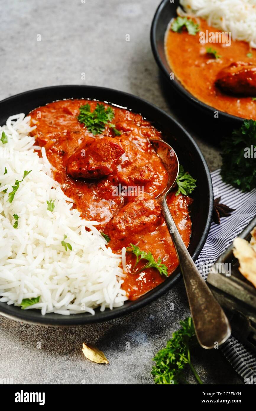 Creamy Butter Chicken/Murgh Makhani served with Roti and Basmati rice Stock Photo