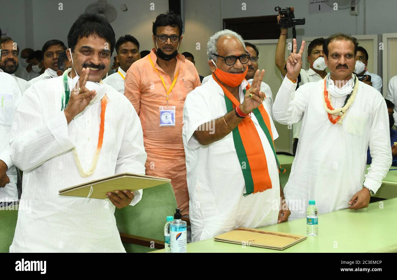 Jaipur, Rajasthan, India, June 19, 2020: Congress candidate KC Venugopal (L), Neeraj Dangi (R) and BJP candidate Rajendra Gehlot (C) flashes victory sign after winning Rajya Sabha (Council of States) Election, at State Assembly in Jaipur. Congress wins 2 & BJP 1 seat in the state. Voting was held on June 19 to fill 19 vacant Rajya Sabha seats in eight states. These include Gujarat, Madhya Pradesh, Manipur, Mizoram, Jharkhand, Andhra Pradesh, Meghalaya and Rajasthan. BJP wins 8, Congress & YSRCP 4 each while JMM, MNF, NPP secure 1 seat each in the country. Credit: Sumit Saraswat/Alamy Live News Stock Photo