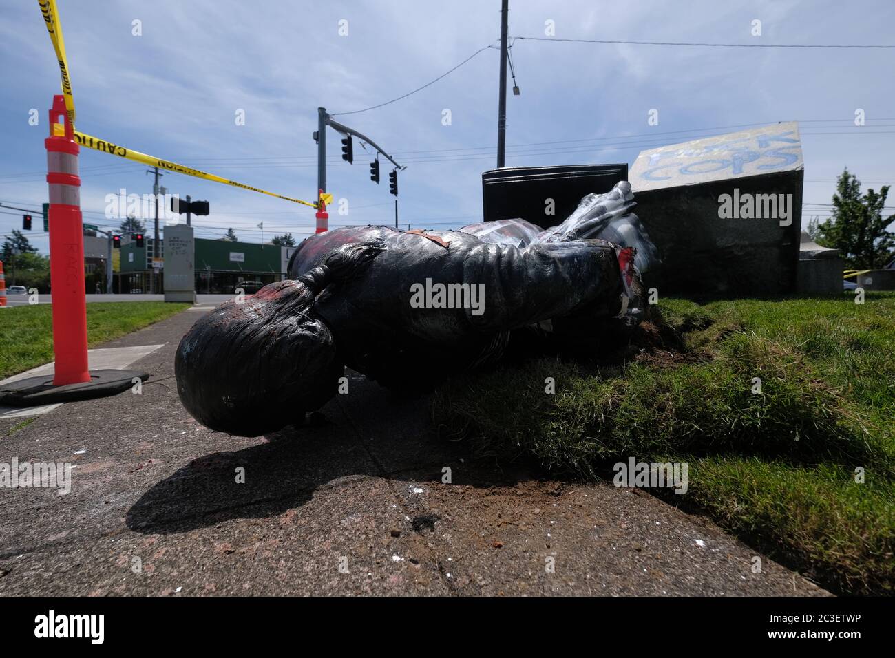 Portland, USA. 19th June, 2020. The George Washington statue at Northeast 57th and Sandy Boulevard is pictured on the ground in Portland, Ore., on June 19, 2020, after it was pulled down in the night. (Photo by Alex Milan Tracy/Sipa USA) Credit: Sipa USA/Alamy Live News Stock Photo