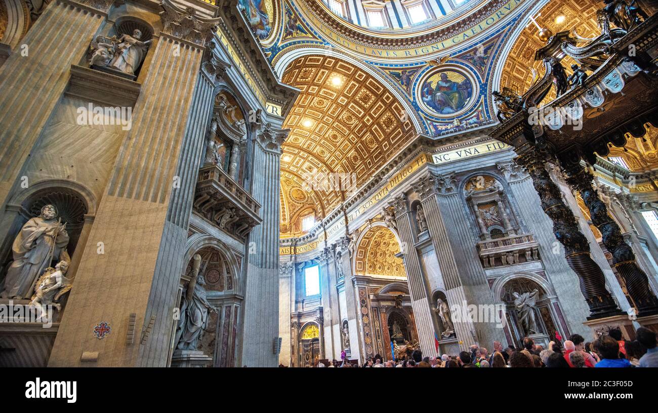 Saint Peter Rennaissance Saint Peter's Basilica Interior, Papal Basilica of Saint Peter ...