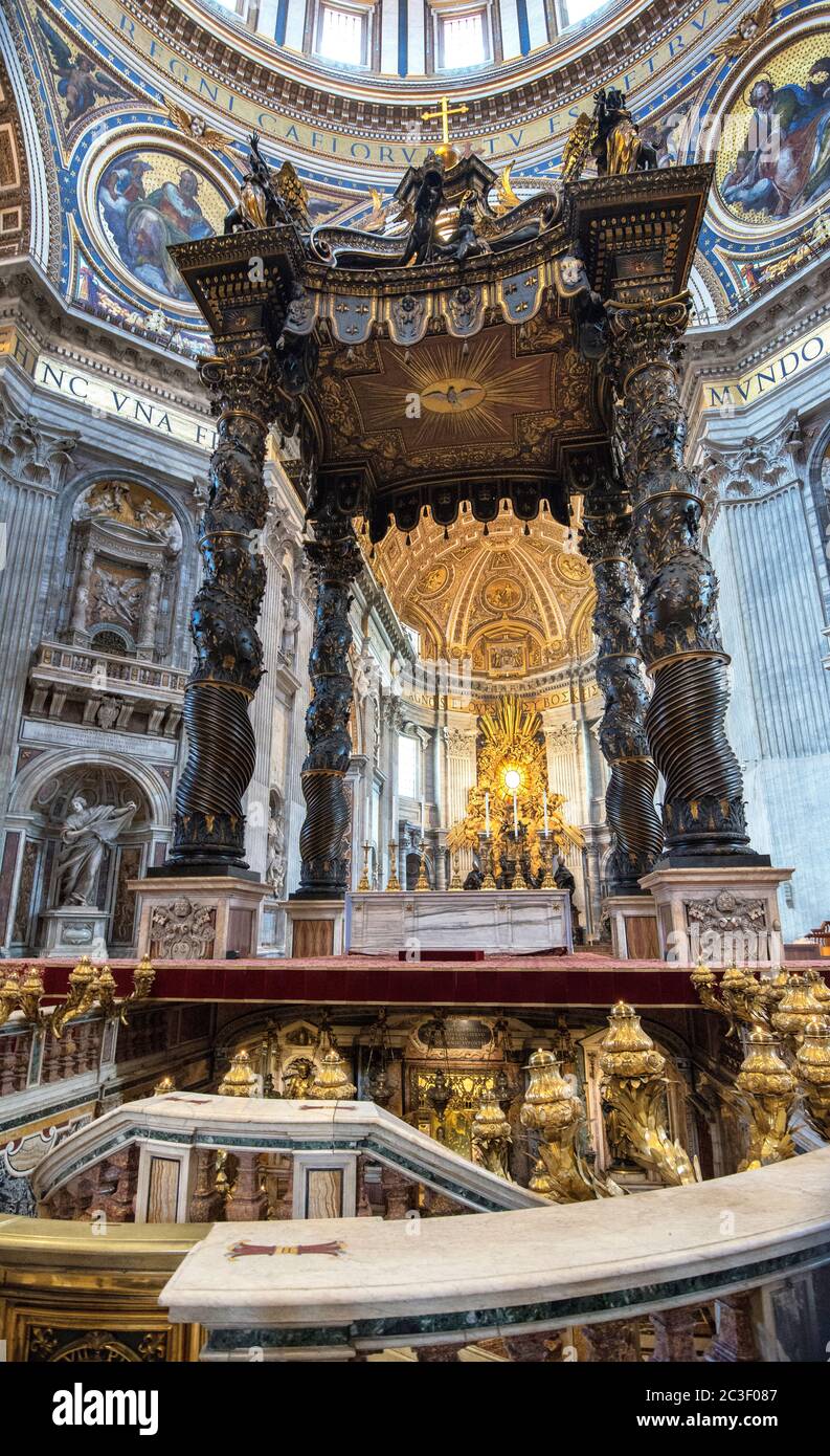 Saint Peter Rennaissance Saint Peter's Basilica Interior, Papal Basilica of Saint Peter ...