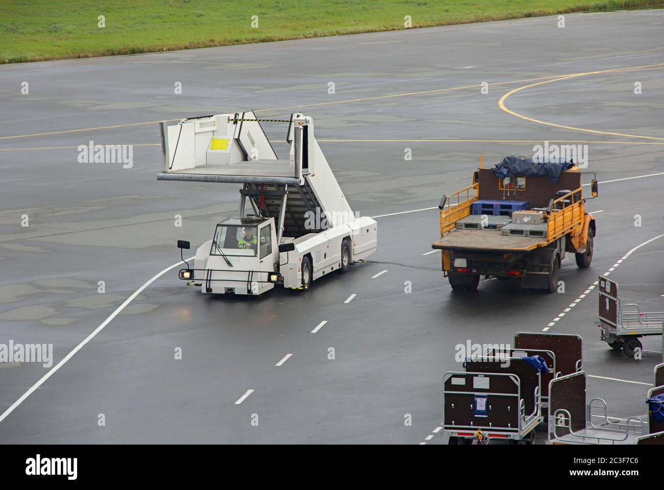 Movable staircase hires stock photography and images Alamy