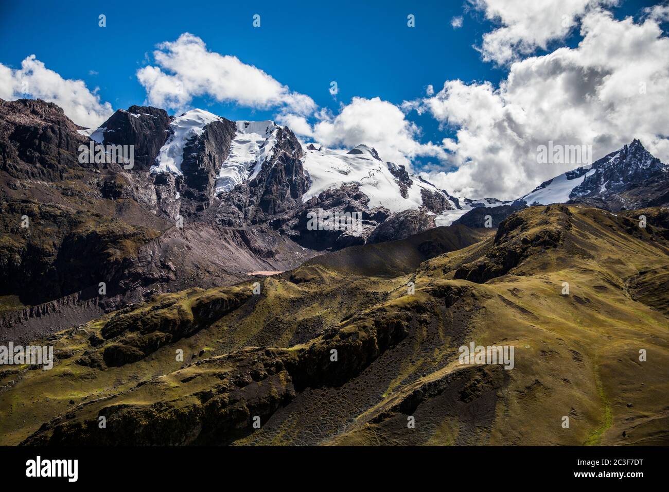Peru people blue sky hi-res stock photography and images - Alamy