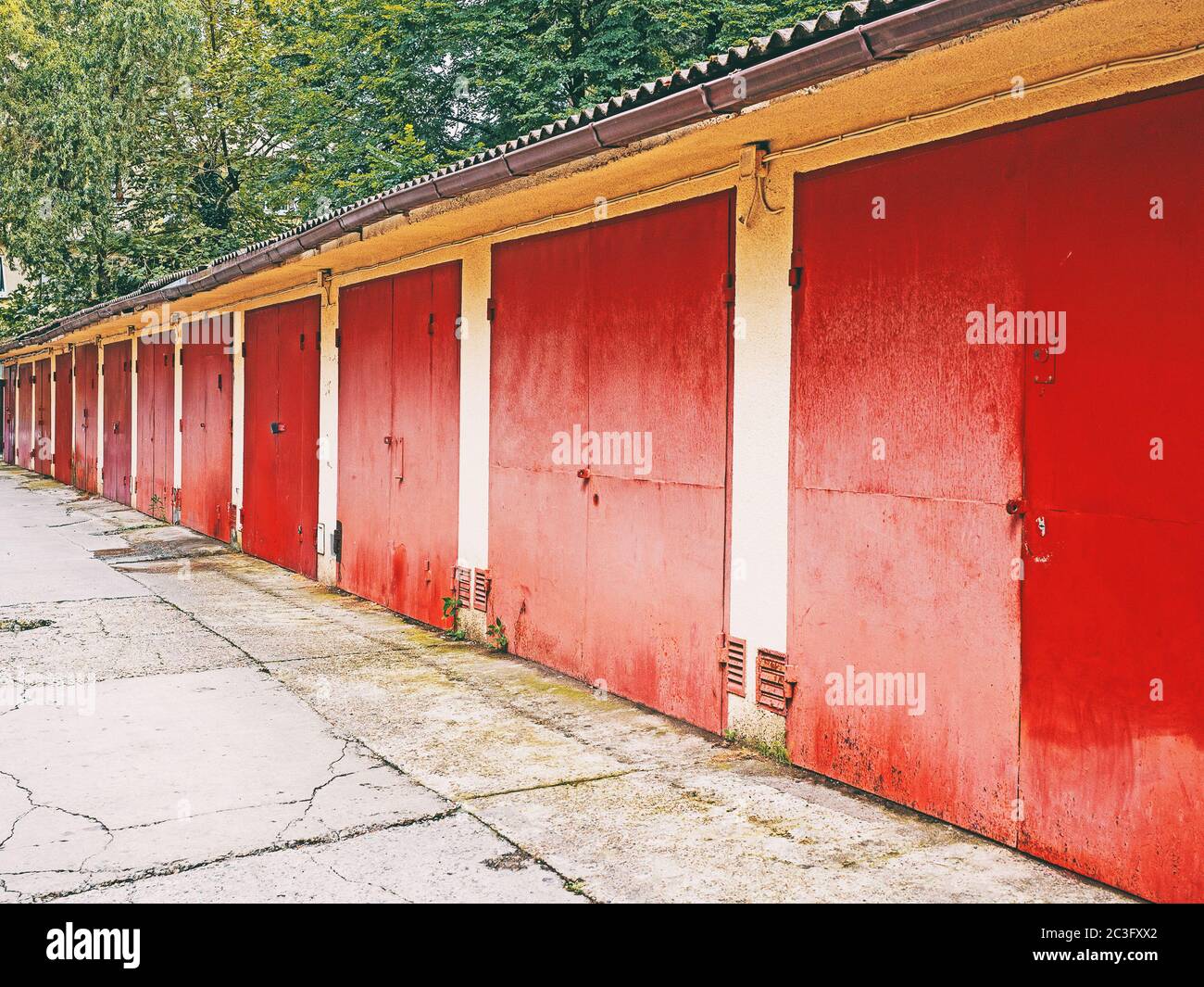 Red gates hi-res stock photography and images - Alamy