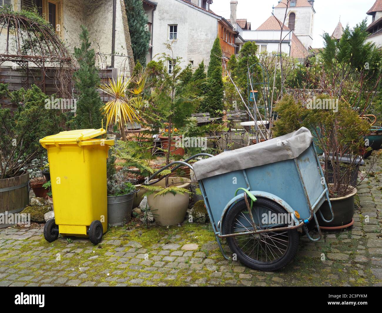 Garden trolley hires stock photography and images Alamy