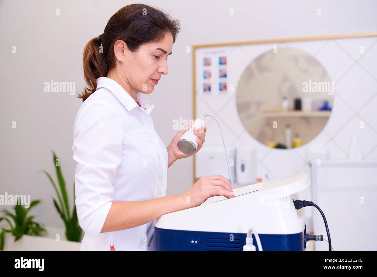 Cavitation body hi-res stock photography and images - Alamy