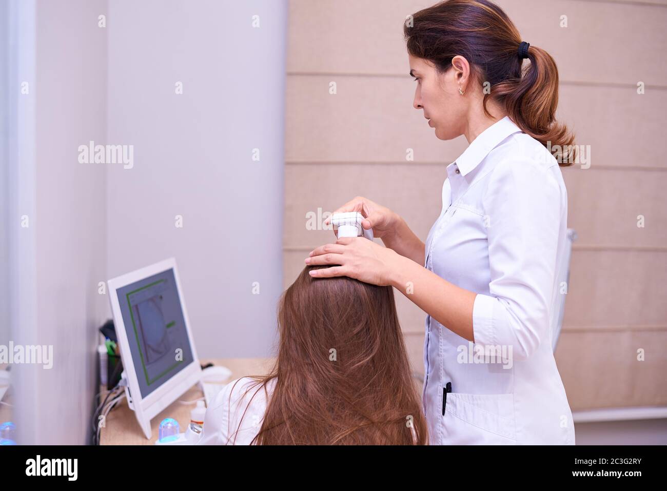 Экспертиза волос в криминалистике. Экспертиза волос. Судебно-медицинское исследование волос. Исследование волос человека. Исследование волос.