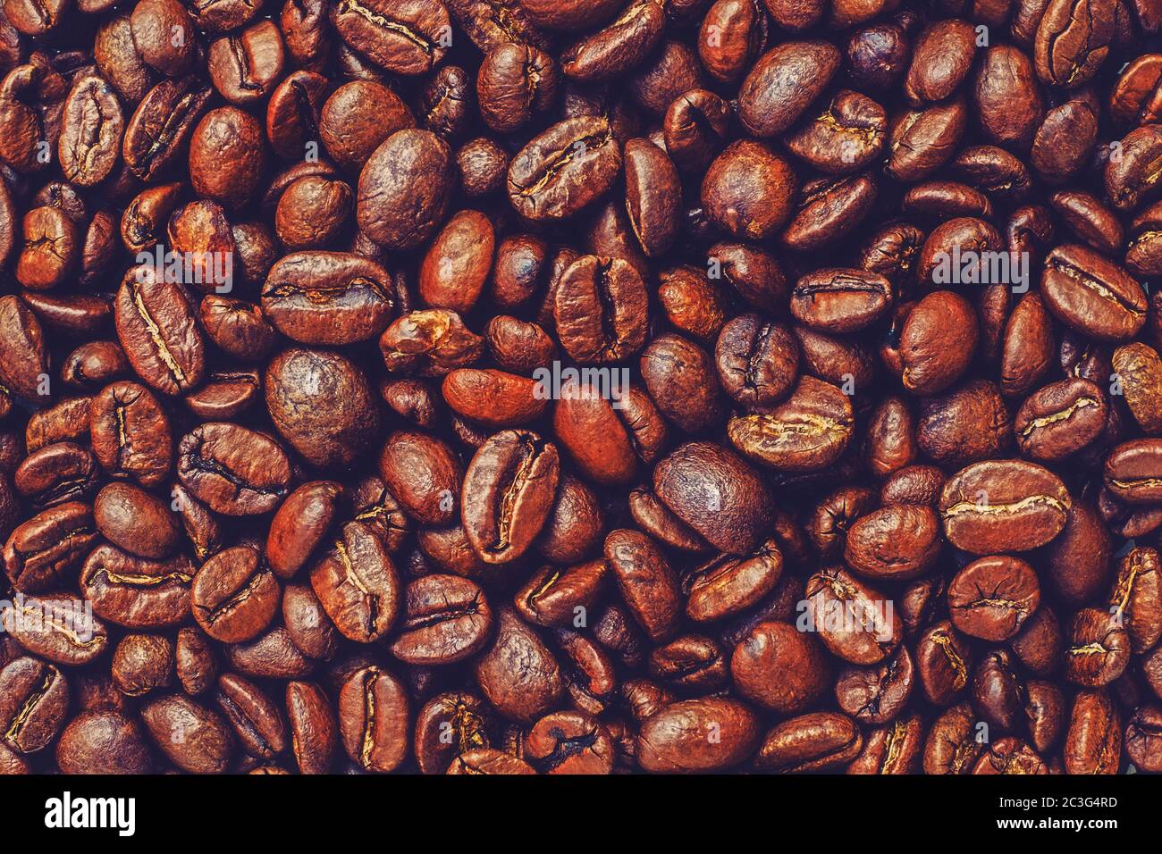 Roasted coffee beans background Stock Photo - Alamy