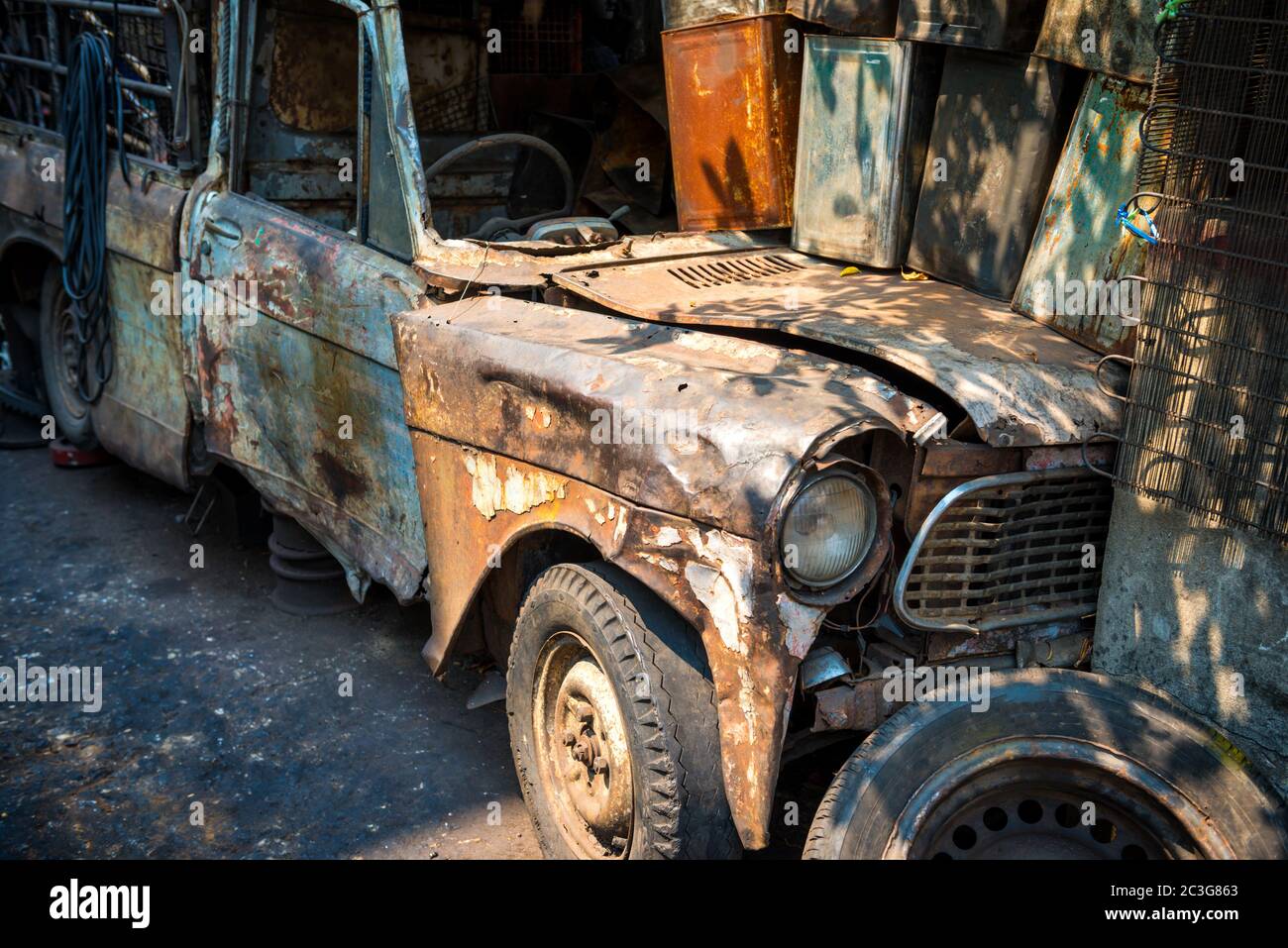 Abandoned car view hi-res stock photography and images - Alamy