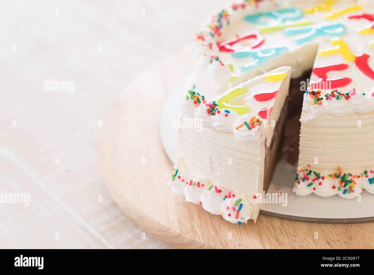 Happy birthday cake hi-res stock photography and images - Alamy