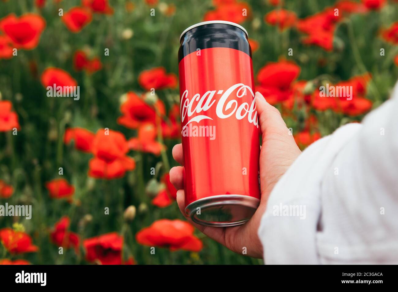 Coca cola can and hand hi-res stock photography and images - Alamy