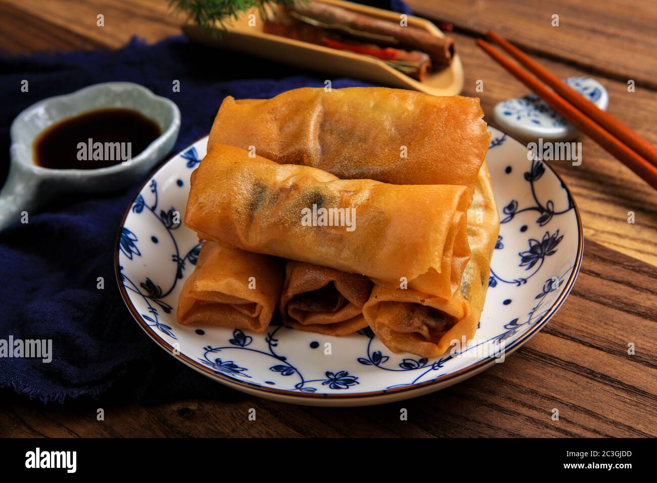 Chinese small spring rolls hi-res stock photography and images - Alamy