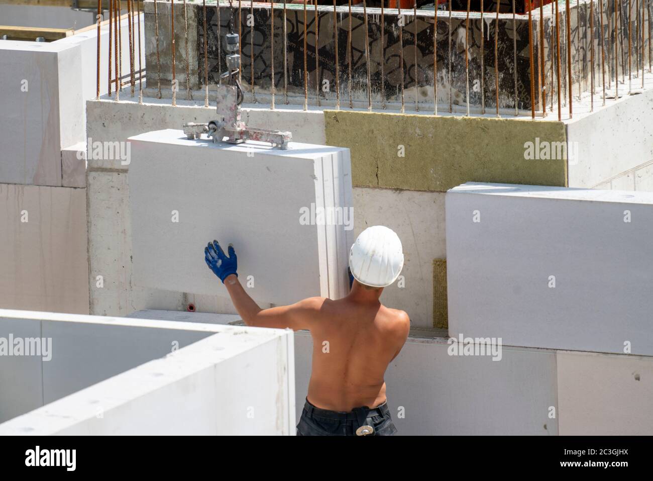Bricklayer, construction site, new construction of apartment buildings,  Shell construction, NRW, Germany Stock Photo