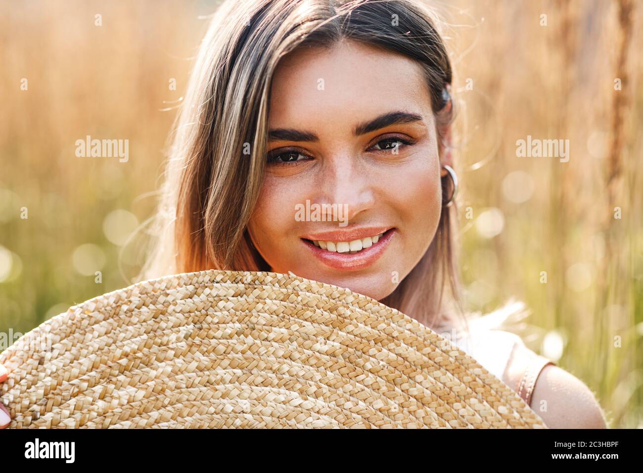 Close up straw hat hi-res stock photography and images - Alamy