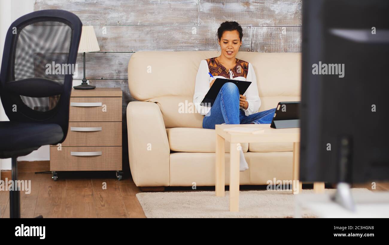 Zoom out clipboard hires stock photography and images Alamy