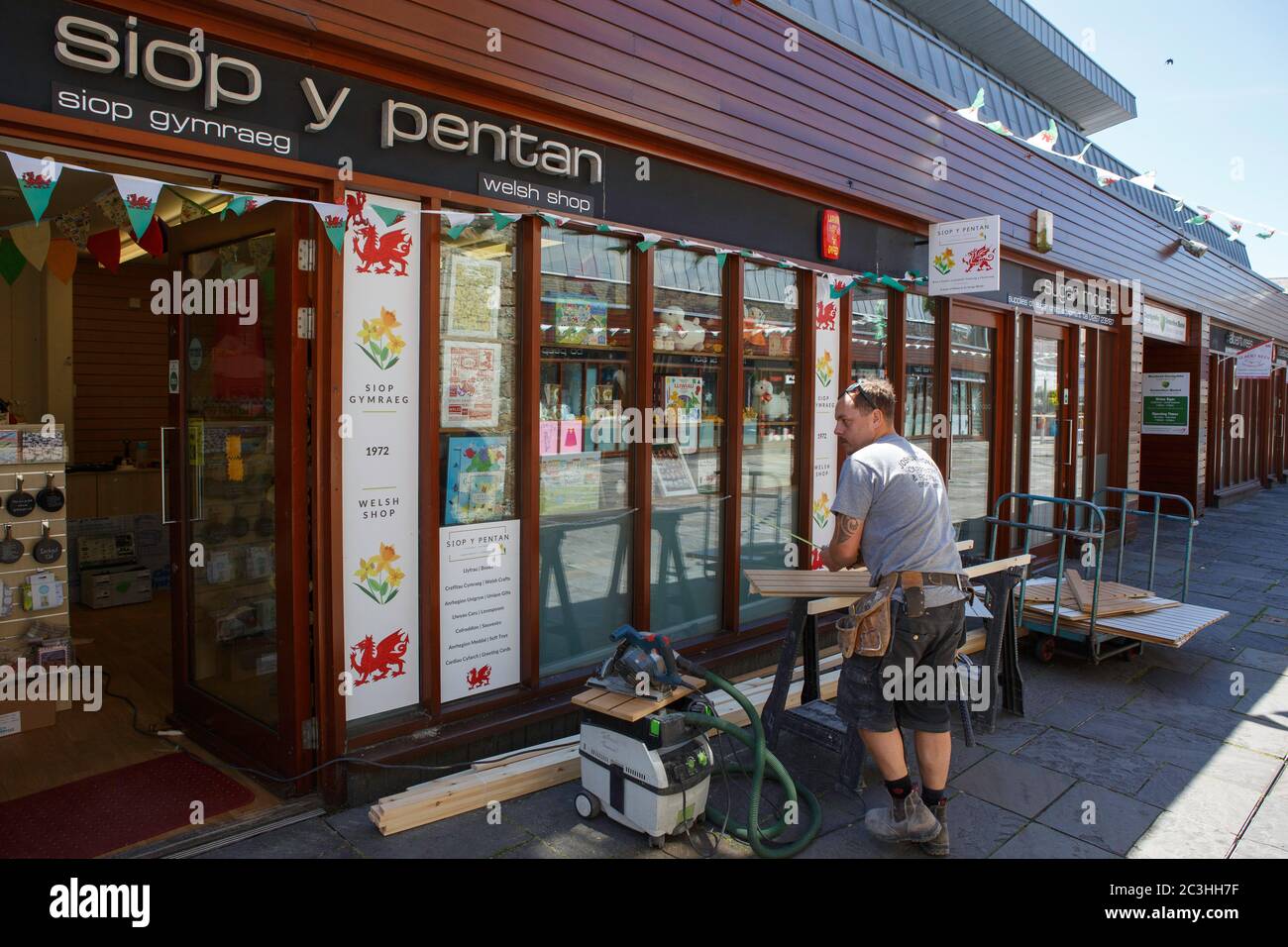 Carmarthen shopping hi-res stock photography and images - Page 3 - Alamy